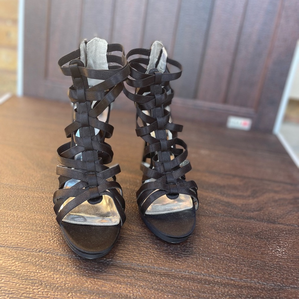 Nina Bouvire Black Strappy Heels Sz 8 NWOB